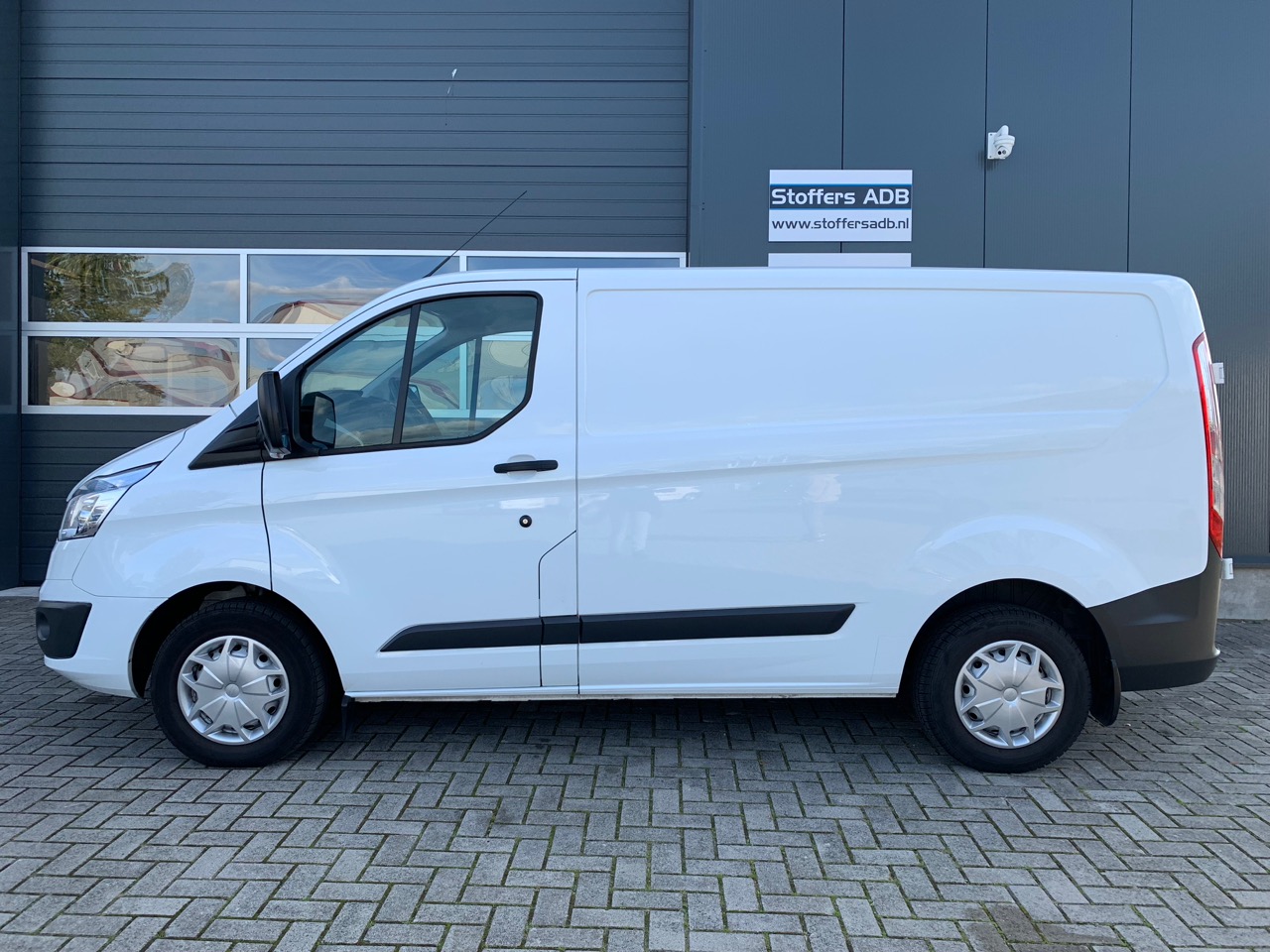 /public/storage/filemanager/bestelauto-kopen/Stoffers%20ADB/V-656-ST%20Ford%20Transit%20Custom/ford-transit-custom-270-2-2-tdci-l1-h1-diesel-zij.jpg
